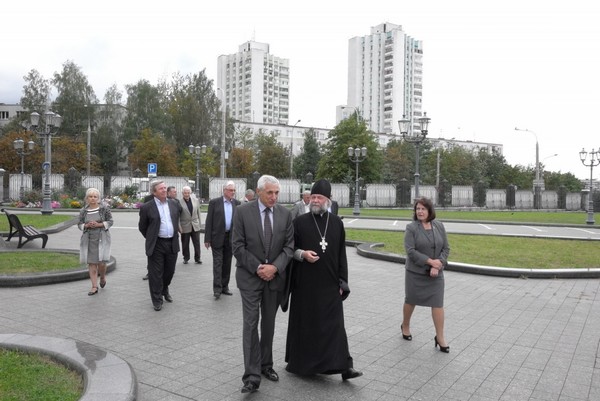 Минский городской исполнительный. Парк вдоль морской набережной. Любовь Клыкова дочь скульптора. Любовь Клыкова жена Дмитрия.